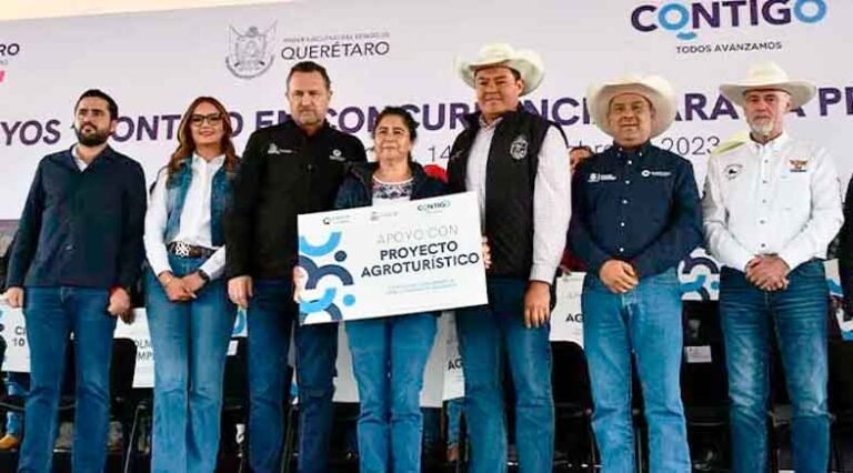 Entregan apoyos en el municipio de San Joaquín Okey Querétaro