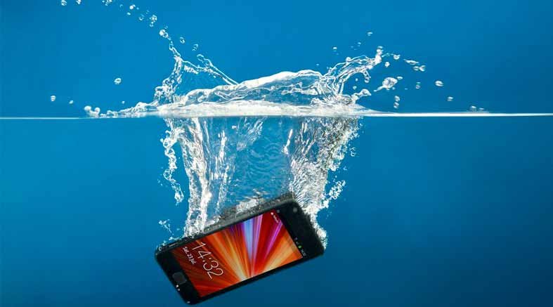 Cómo salvar tu celular cuando se cae al agua 1 Celular