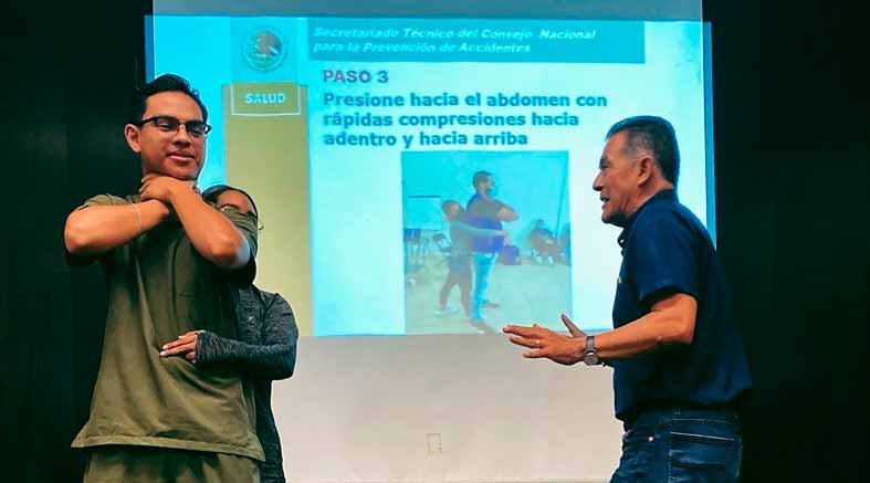 Capacitan a pasantes en Servicio Social de Odontología 1 de Odontología