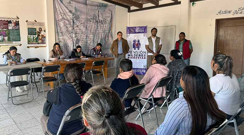 Ulises Gómez de la Rosa visitó la casa ejidal de Pie de Gallo 1 Ulises