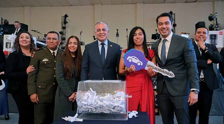 Felifer Macías anuncia incremento al salario de policías 1 Felifer