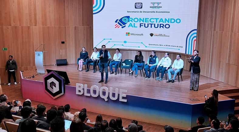 Felifer Macías inaugura Qronectando al Futuro 1 Qronectando