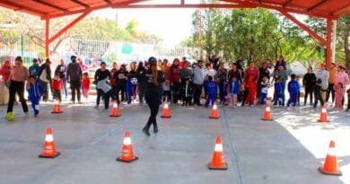 Capacitan a Padres de Familia en Educación Vial