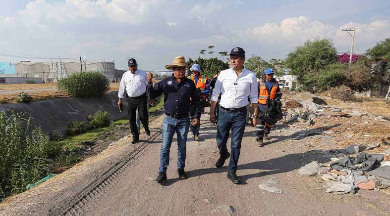 Chepe Guerrero supervisa limpieza de drenes pluviales en Corregidora 3 Chepe Guerrero