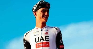 Isaac del Toro gana en España y consolida su leyenda sobre la bicicleta 3 del Toro gana