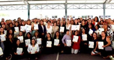 Entregan títulos de maestría en la Universidad de las Mujeres 1 títulos