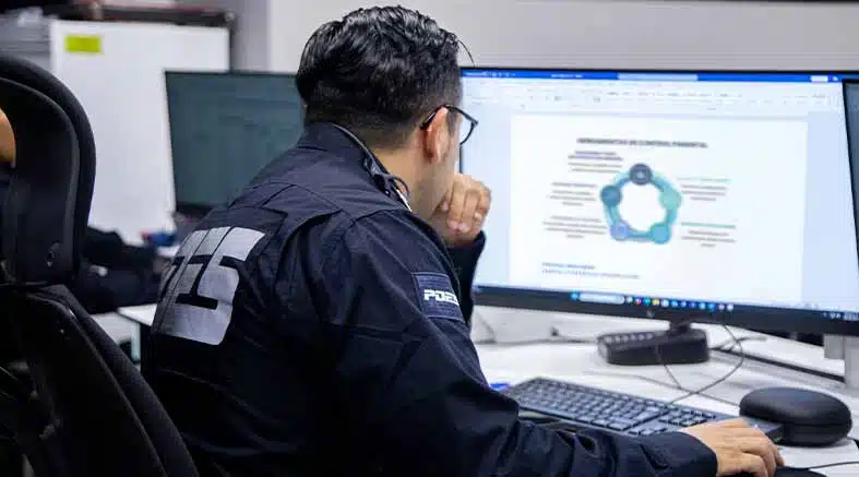 Policía