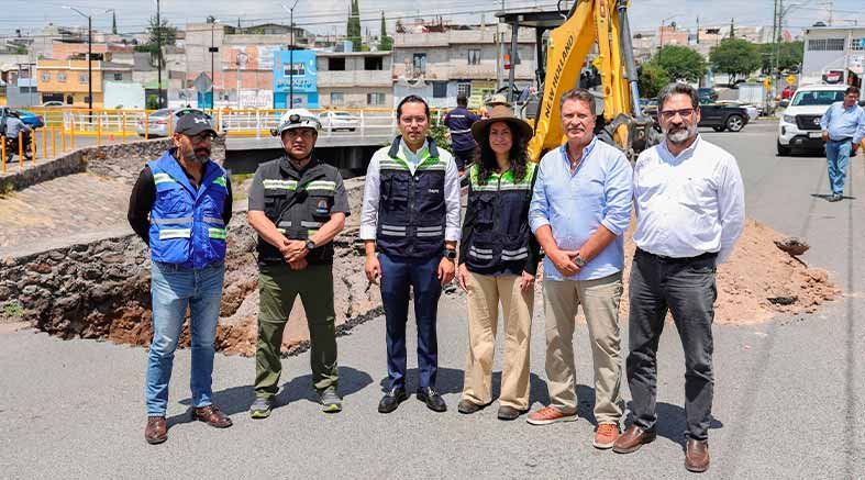 Atienden hundimiento en Avenida Candiles 2 hundimiento