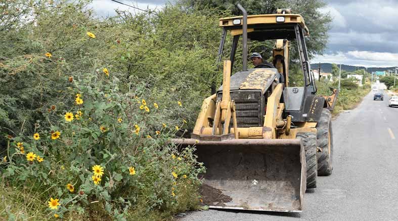 Realizan limpieza de carreteras por peregrinaciones a Coroneo 3 limpieza