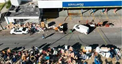 Desalojo de llantera Michelin desata rapiña