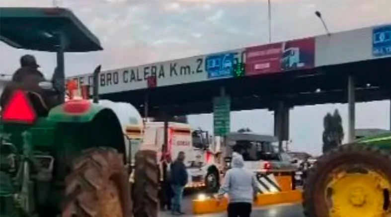 Productores toman casetas por incumplimiento de acuerdos 1 Productores