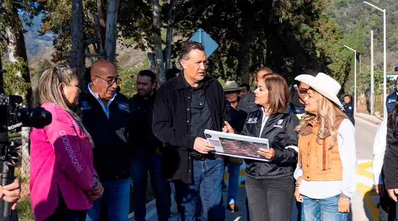 Gobernador entrega modernización de camino en Pinal de Amoles 1 Gobernador