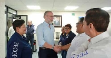 Marco Del Prete reconoce a comerciantes en el estado Marco