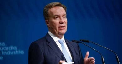 Presidente del Foro Económico Mundial renuncia por su relación con Epstein Presidente