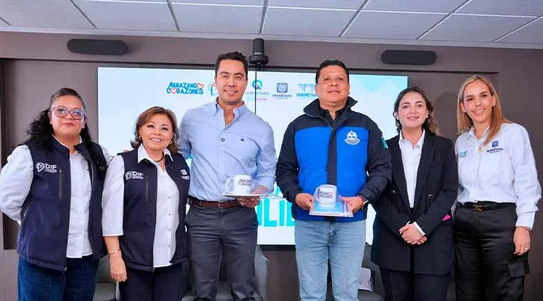Felifer Macías presenta protocolo de actuación del acompañante resiliente 1 Felifer