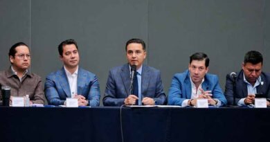 Firman Convenio de regularización de establecimientos comerciales regularización