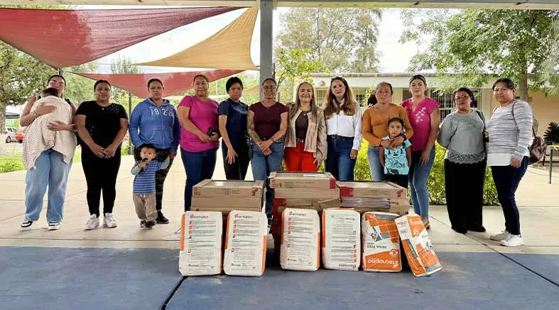 Escuelas de la zona metropolitana reciben mobiliario escolar 1 Escuelas