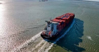 Barcos cargados de petróleo están empezando a salir de Ormuz: Trump Barcos