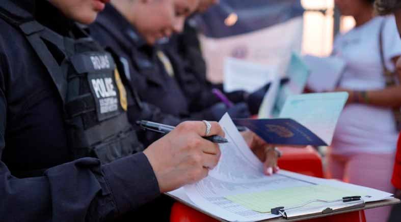 Nueva regla de Trump sobre las ‘green cards’ golpea a la migración legal 1 Nueva regla