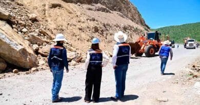 CEI supervisa retiro de derrumbe en la Carretera Estatal 100 CEI