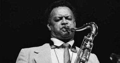 Falleció Plas Johnson, saxofonista que inmortalizó «La Pantera Rosa». Plas Johnson