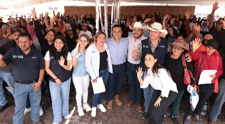 Luis Nava entrega apoyos del Programa de Coinversión Social en Amealco 1 Luis Nava