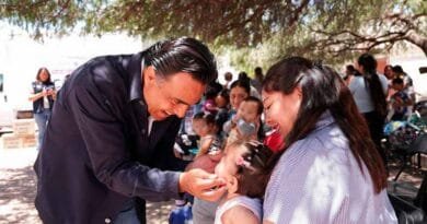 Luis Nava supervisa la jornada Contigo y tu Bebé Luis Nava