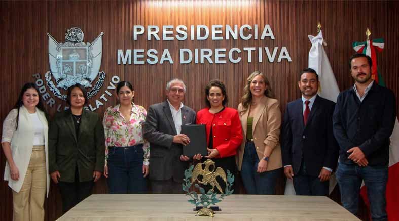 Adriana Meza asume la Presidencia de la Mesa Directiva de la LXI Legislatura 1 Adriana Meza