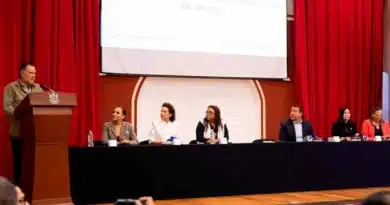 Reconocen a profesionistas sanjuanenses profesionistas