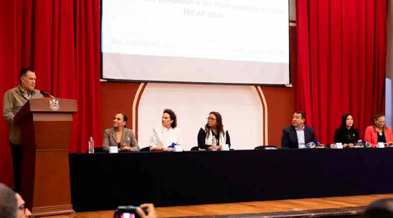 Reconocen a profesionistas sanjuanenses 1 profesionistas